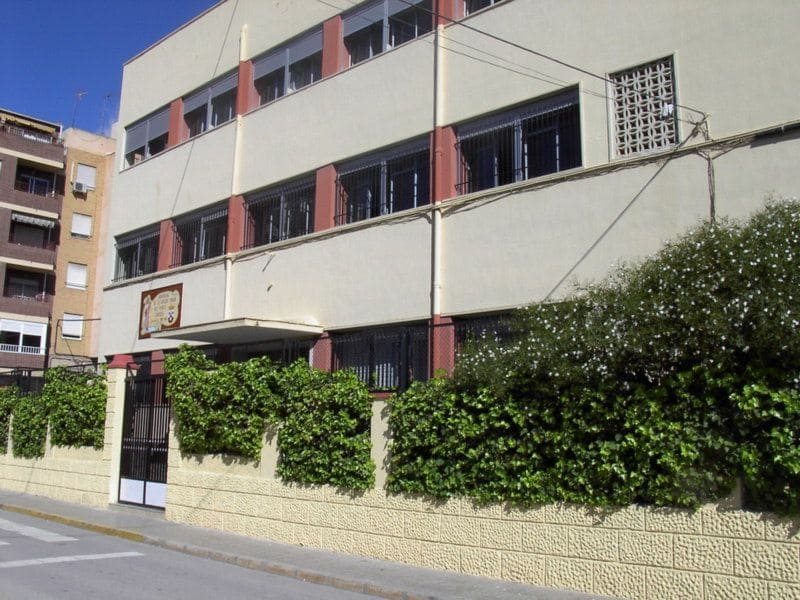 Edificio del colegio de Elda